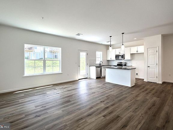 5th image of 7865 Briarwood Dr