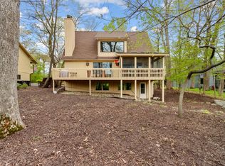 152 Saint Andrews Trl, Fontana, WI 53125