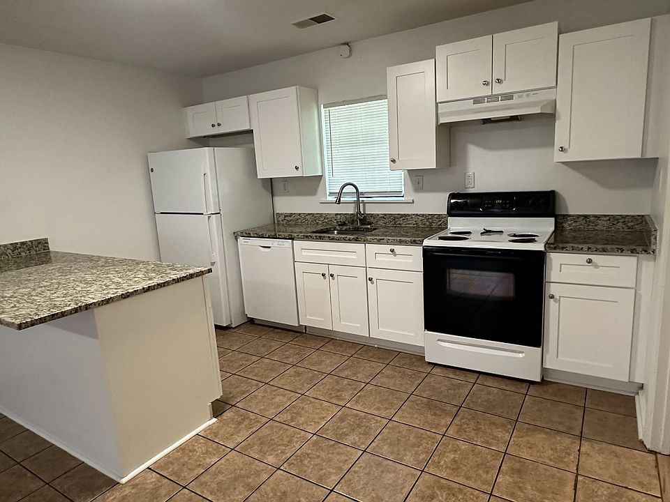 1st image of 166 Edwards St SE #1