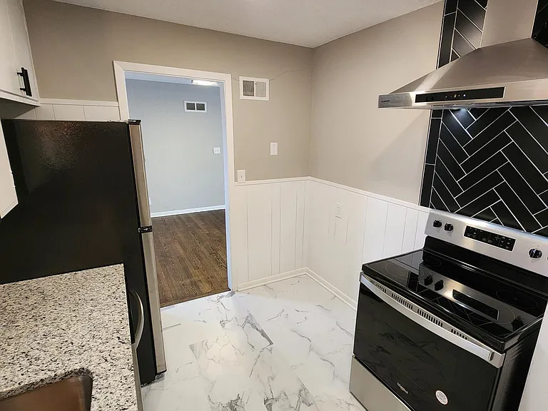 920 E 83rd St #920 — Photo 11