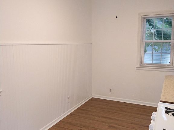 4th image of 206 Polk St