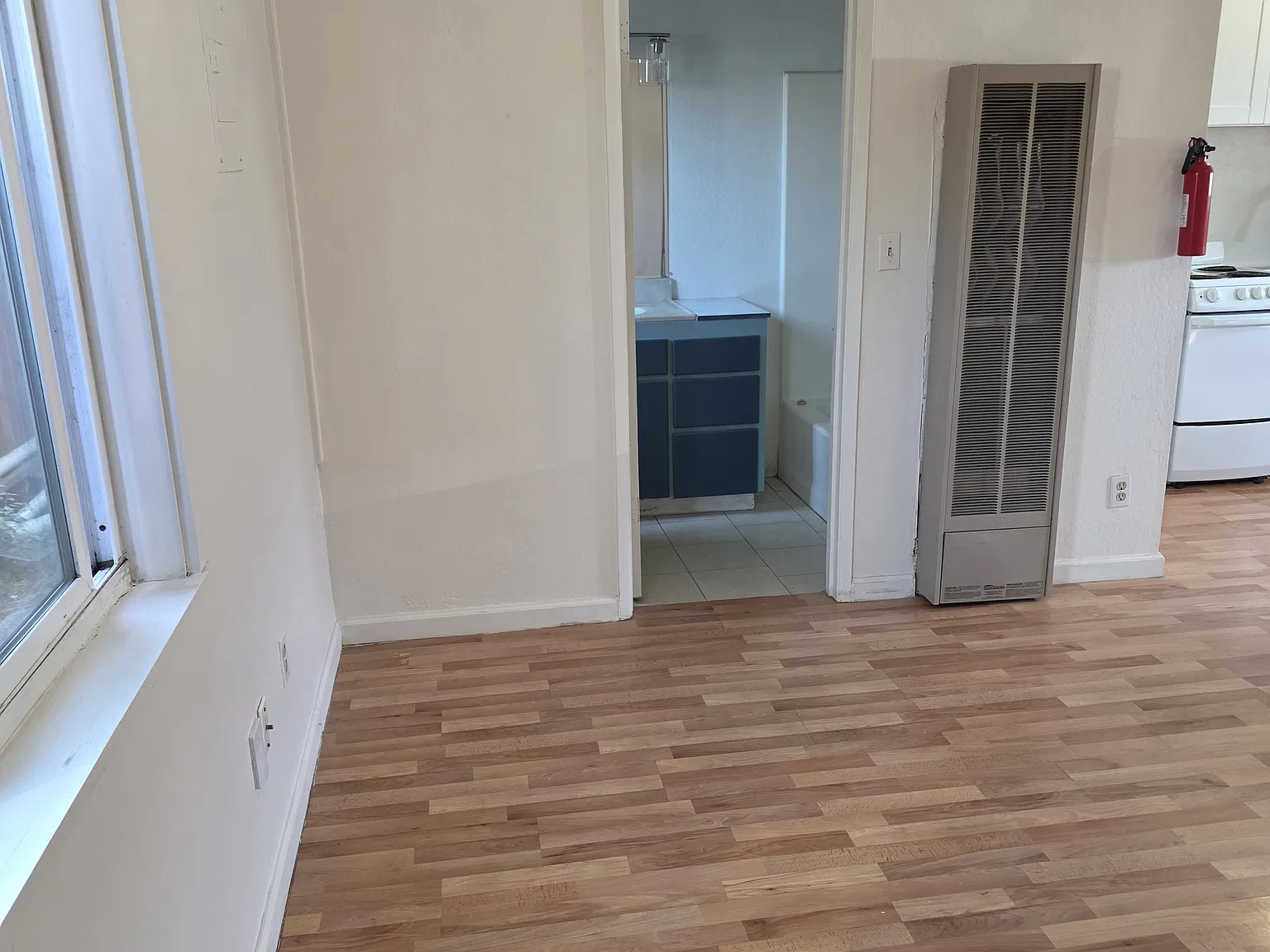 Studio, 450 sqft, $1,975 — Photo 4