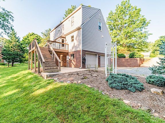 5th image of 204 Mountain Laurel Dr