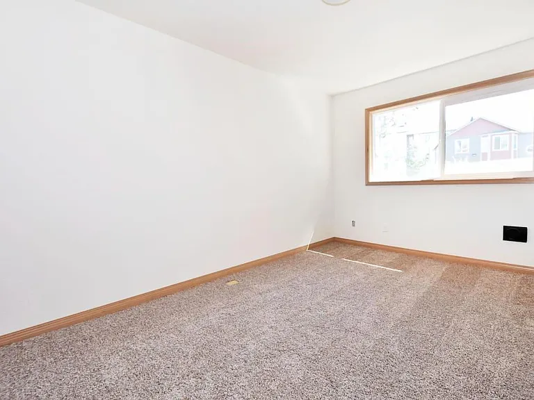 9500 Greenburg — Photo 17