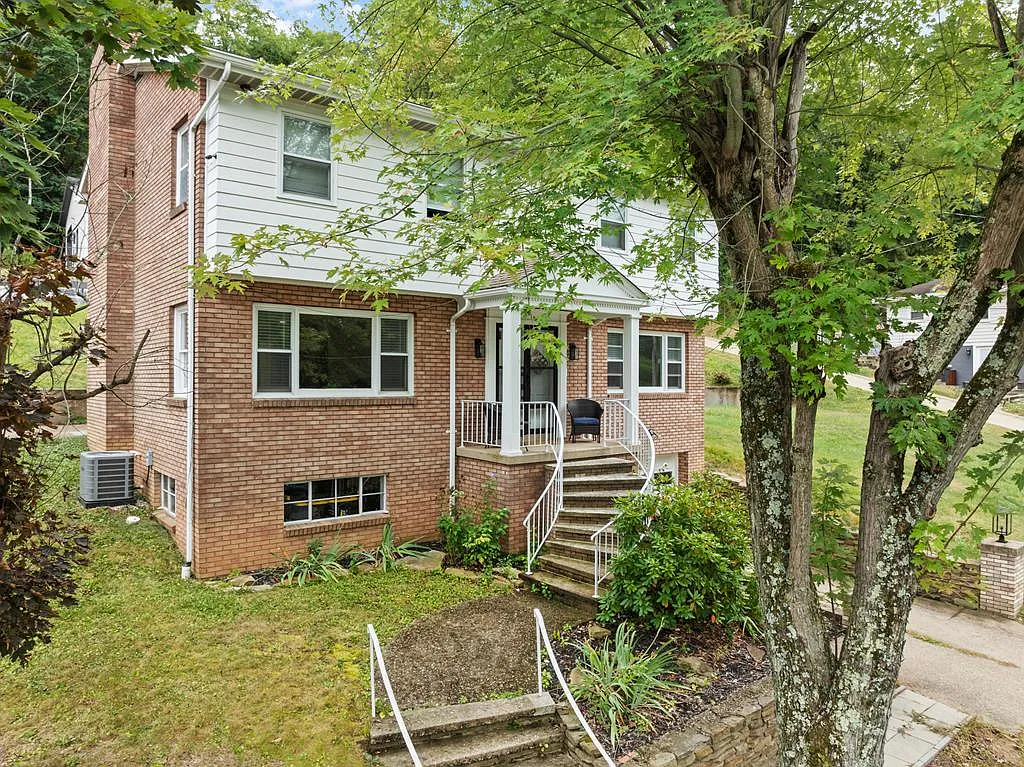 219 SPRINGDALE AVENUE photo 1
