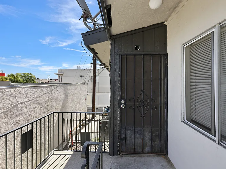 3877 Menlo Ave #10 — Photo 6