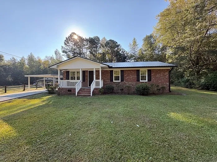 3 bed, 2.0 bath, 1082 sqft, $1,295 — Photo 3