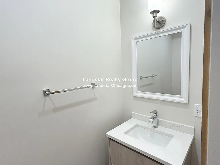 4611 S Ellis Ave #209 — Photo 4