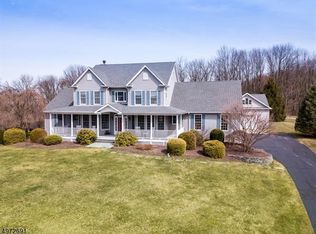 33 Farview Dr, Hackettstown, NJ 07840