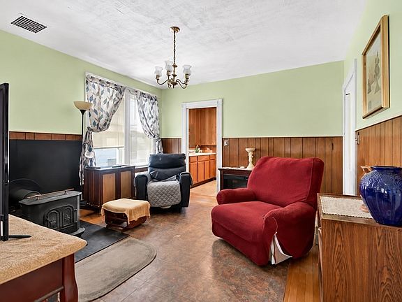 5th image of 135 Allen Ave