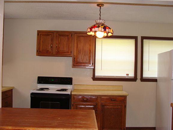 5th image of 110 Woodhaven St