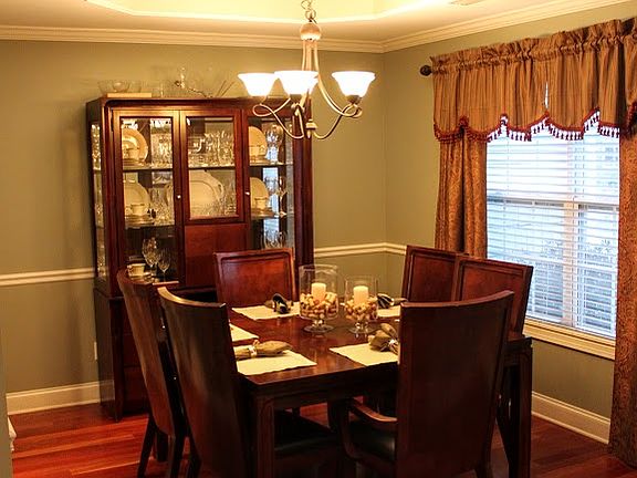 Dining Room w/ Tray Ceiling