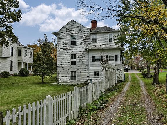 5th image of 1129 Main St