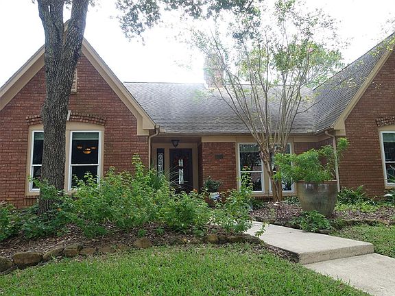 3rd image of 16202 Elmwood Park Ct