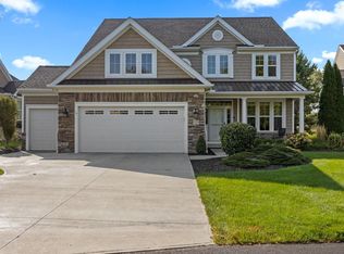 4716 Tradewinds Dr, Port Clinton, OH 43452
