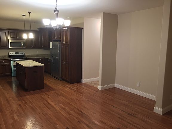 5th image of 1302 E Jeffery Dr