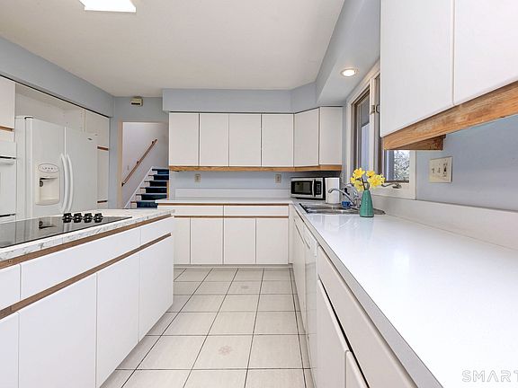 3rd image of 634 Aspen Lane