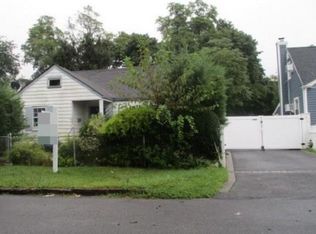 120 W 10th St, Huntington Station, NY 11746
