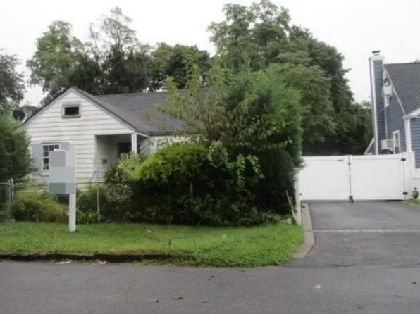 120 W 10th Street, Huntington Station, NY 11746