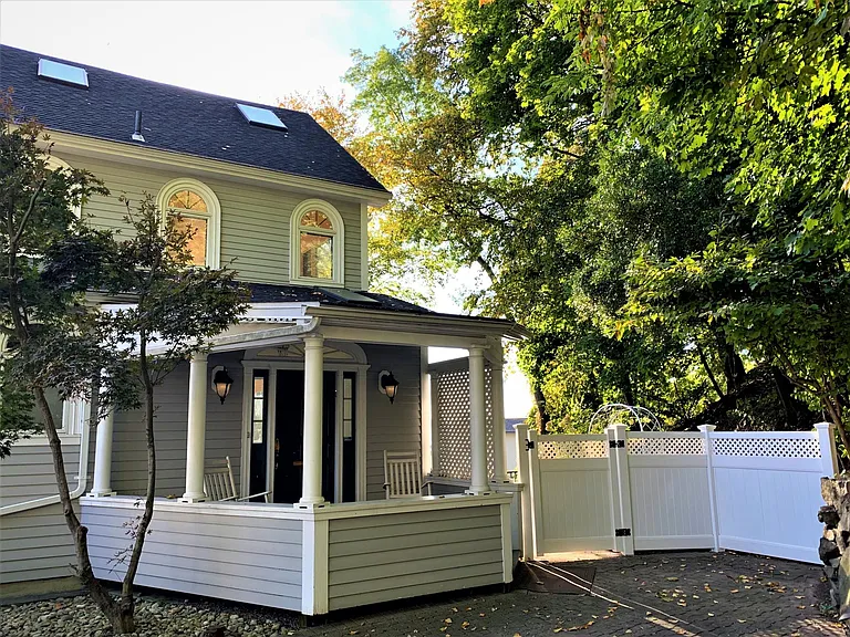 15 Rockwood Pl — Photo 1