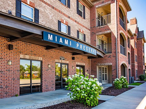 Miami Preserve - Leasing office - Entrance