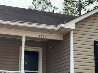 1555 Clan Campbell Dr, Raeford, NC 28376