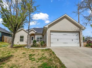 2206 Forest Hill Ln, Granbury, TX 76048