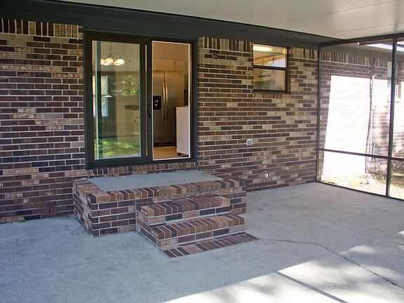 Screened in porch to kitchen