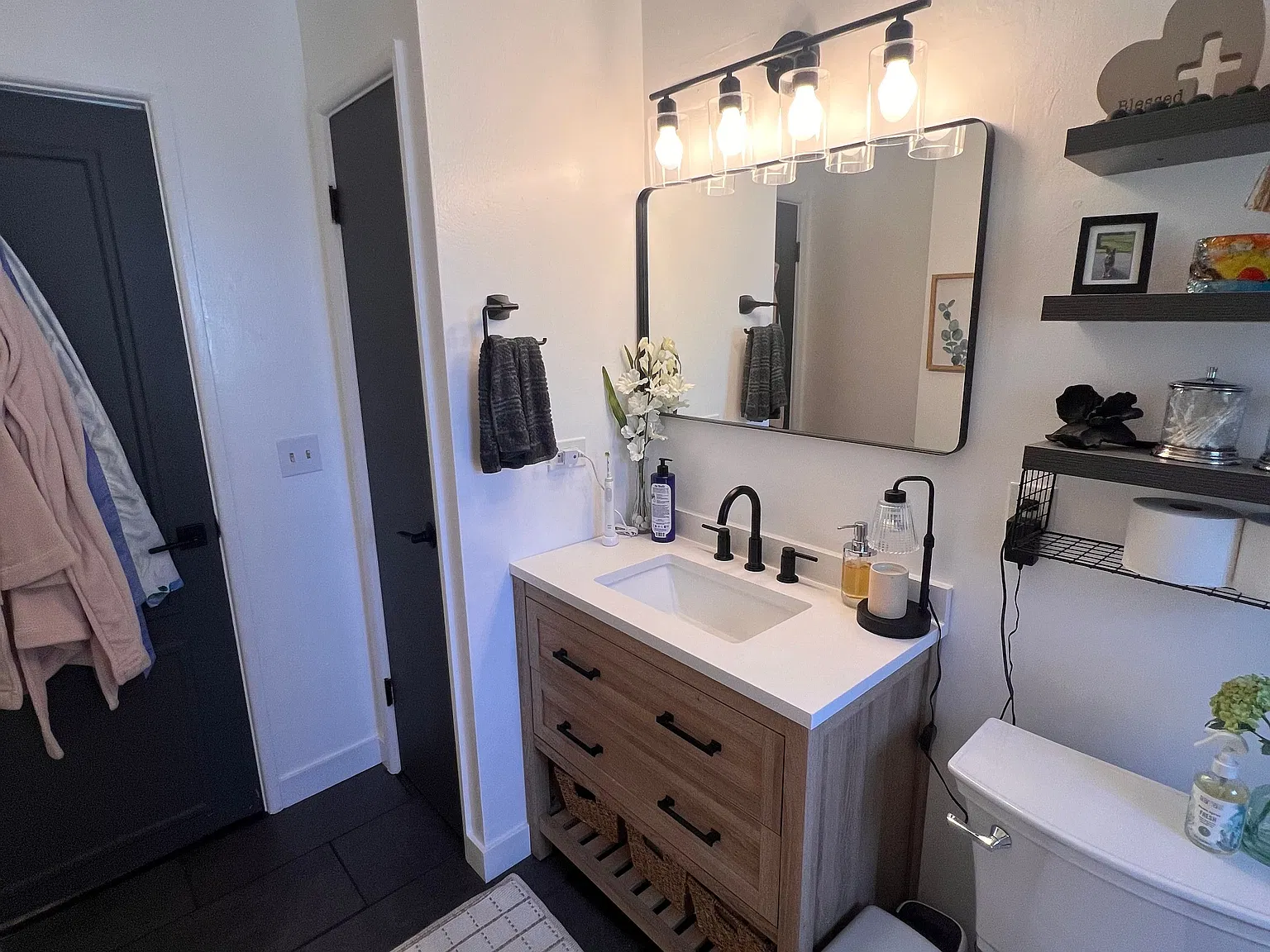 2 bed, 1.5 bath, 1100 sqft, $1,150 — Photo 2
