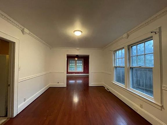 4th image of 1520 8th St SE