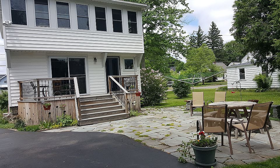 2nd image of 120 Vine St