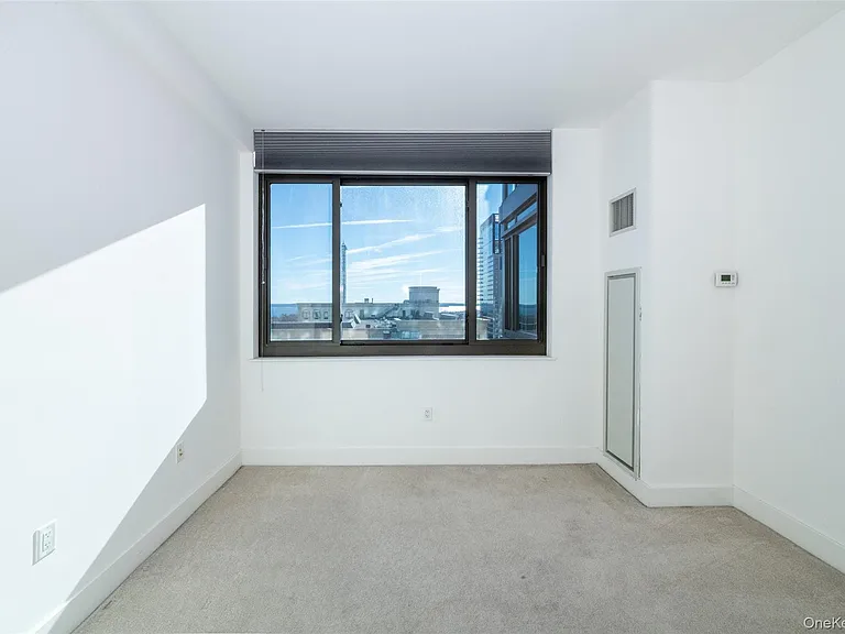 175 Huguenot St #1402 — Photo 20