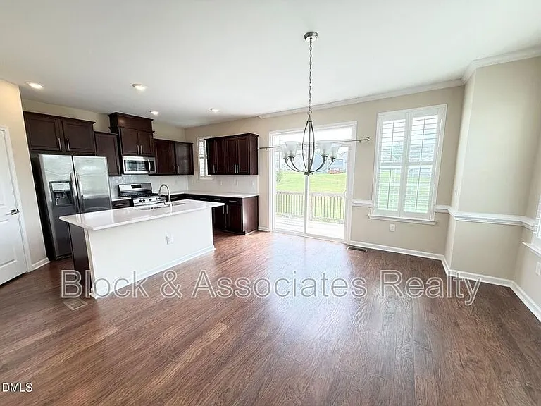 537 Austin View Blvd — Photo 16