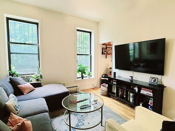 3rd image of 59 Clifton Pl APT 1R