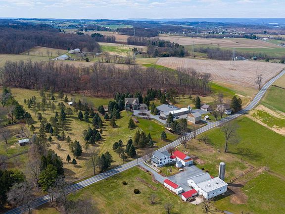 5th image of 841 Stracks Dam Rd