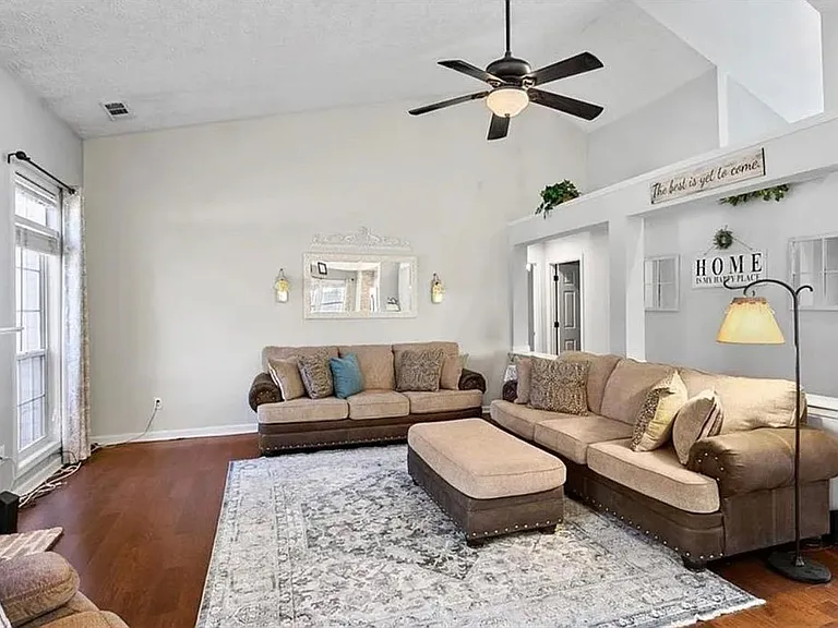 4015 Delamar Dr — Photo 8
