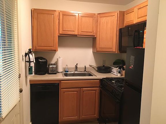 4th image of 117 Dewitt Pl APT 3