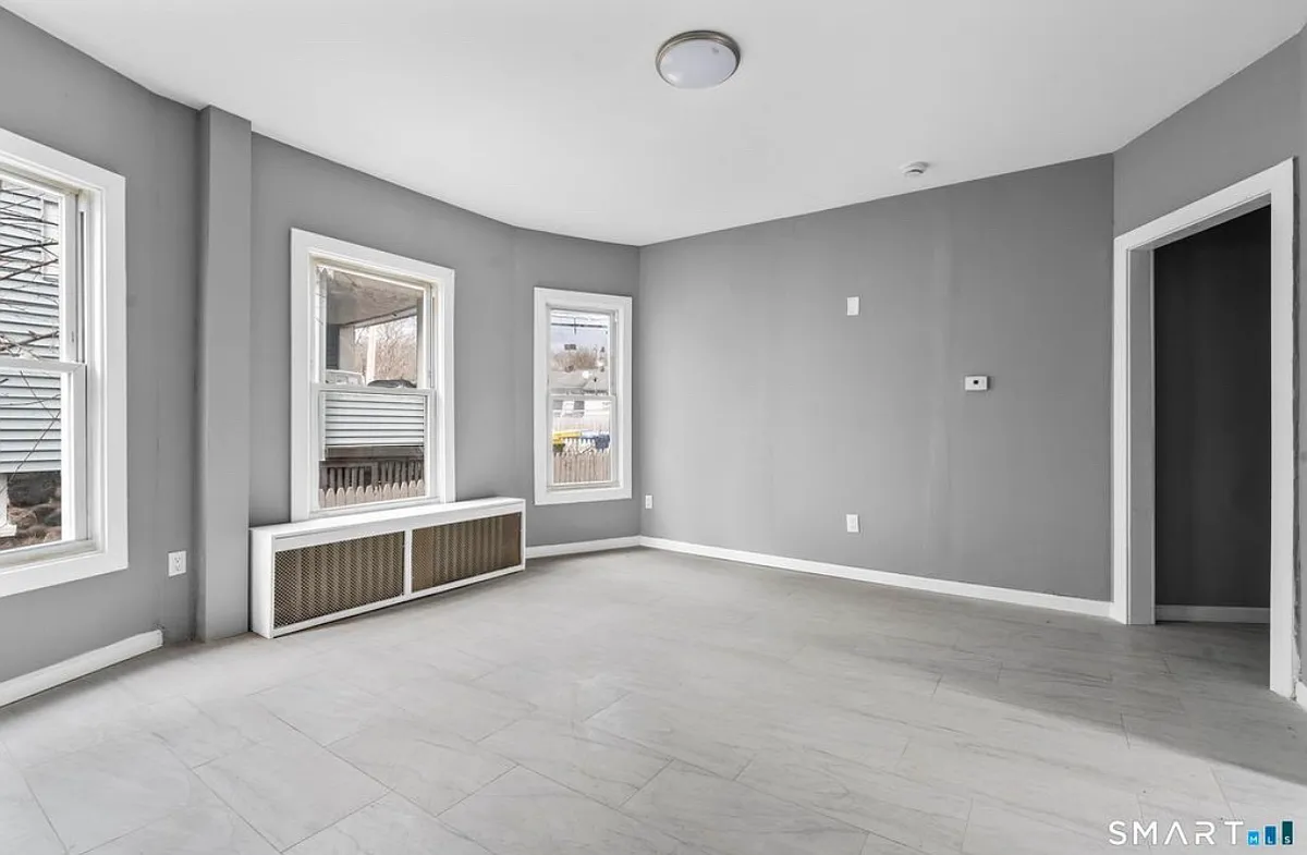 Building Photo - 133 Southmayd Rd #1