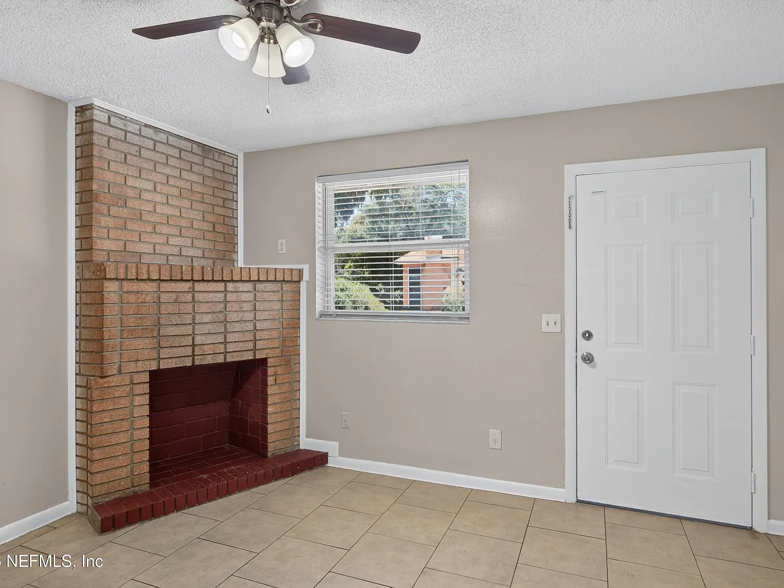 2 bed, 1.0 bath, 624 sqft, $1,200 — Photo 4