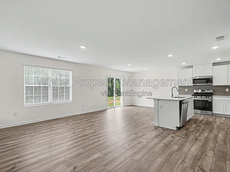 313 W 18th St — Photo 5