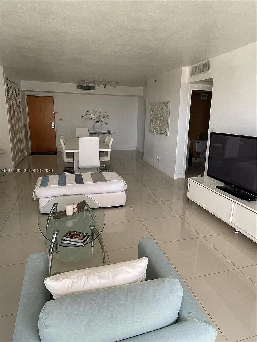 Building Photo - 9195 Collins Ave #1012