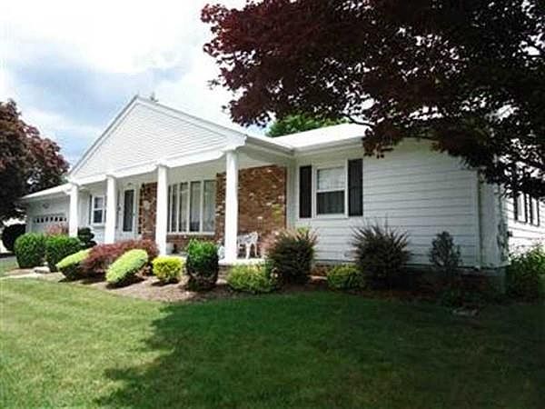 1st image of 11 Laurel Hill Dr