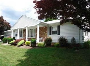 11 Laurel Hill Dr, Smithfield, RI 02917