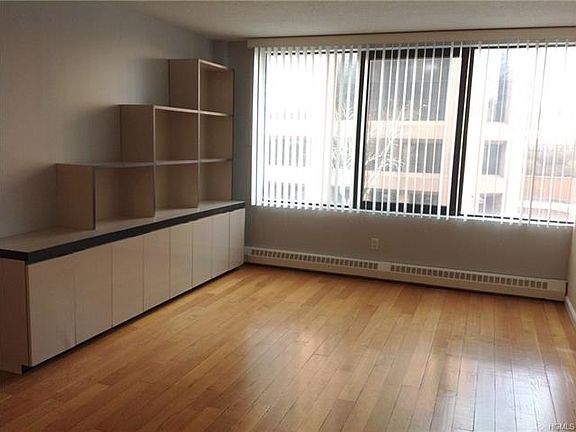 4th image of 4 Martine Ave