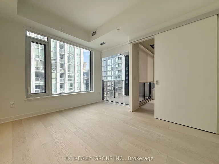 11 Yorkville Ave #2107 — Photo 6