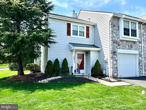 2nd image of 453 Marion Ct