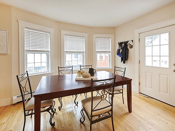 5th image of 65 Kingsbury Ave