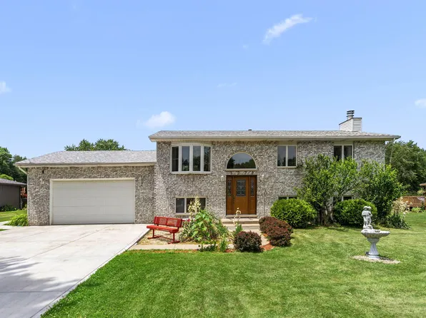 9272 Vigo St, Crown Point, IN 46307