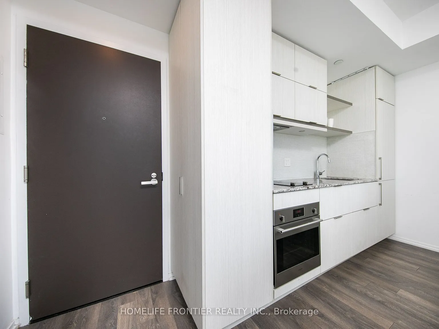 197 Yonge St — Photo 2