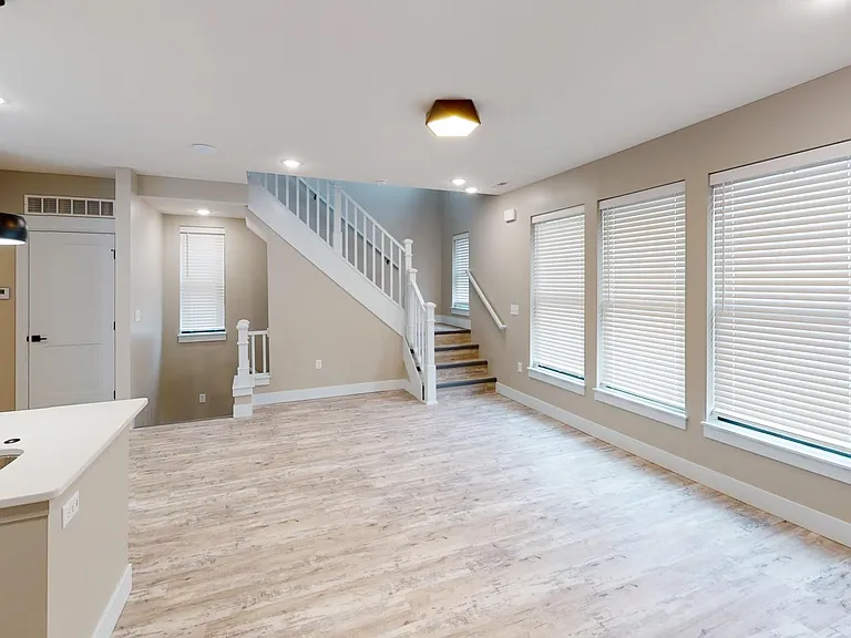 E30 Townhouses E — Photo 8